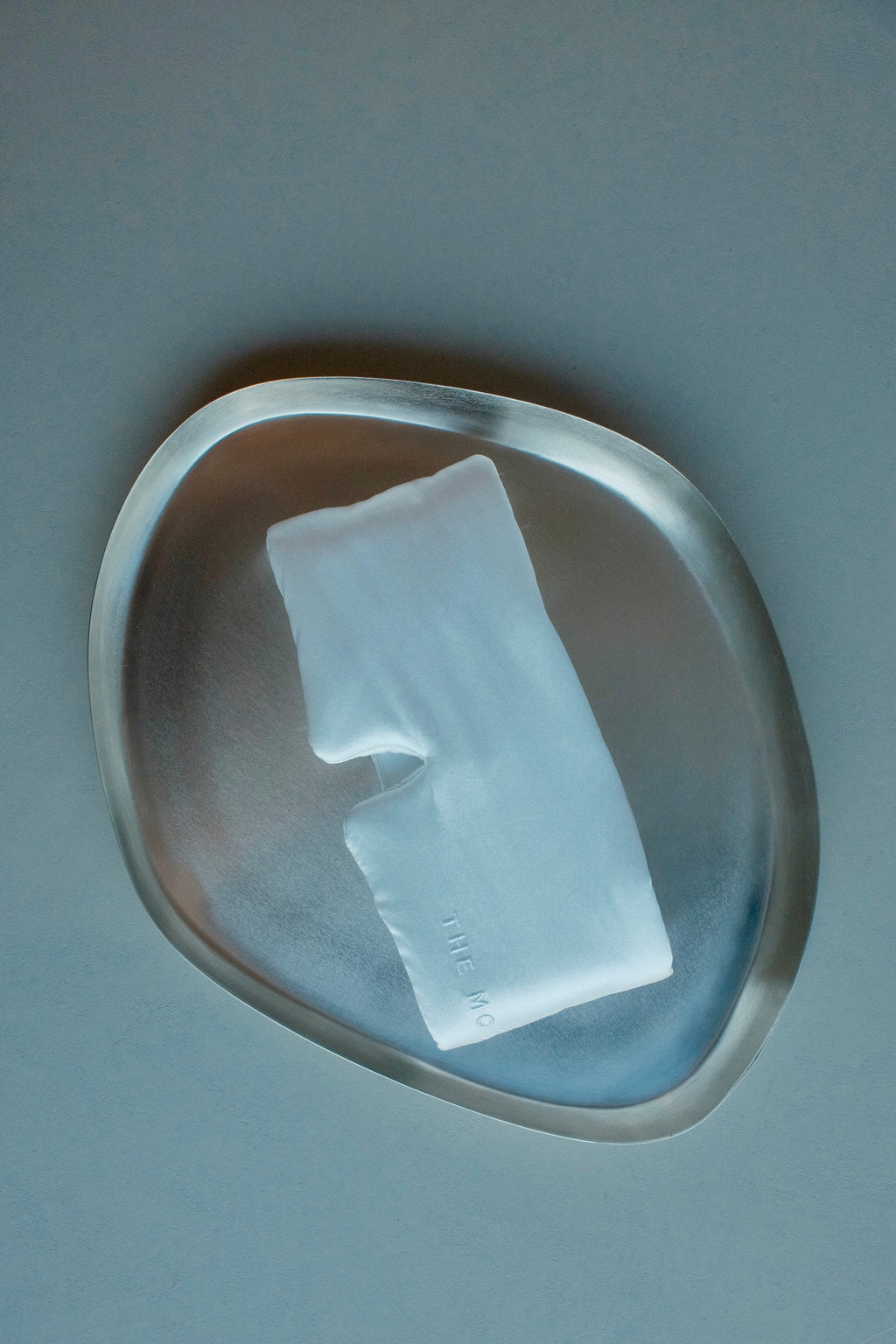 WHITE SILK SLEEPING MASK