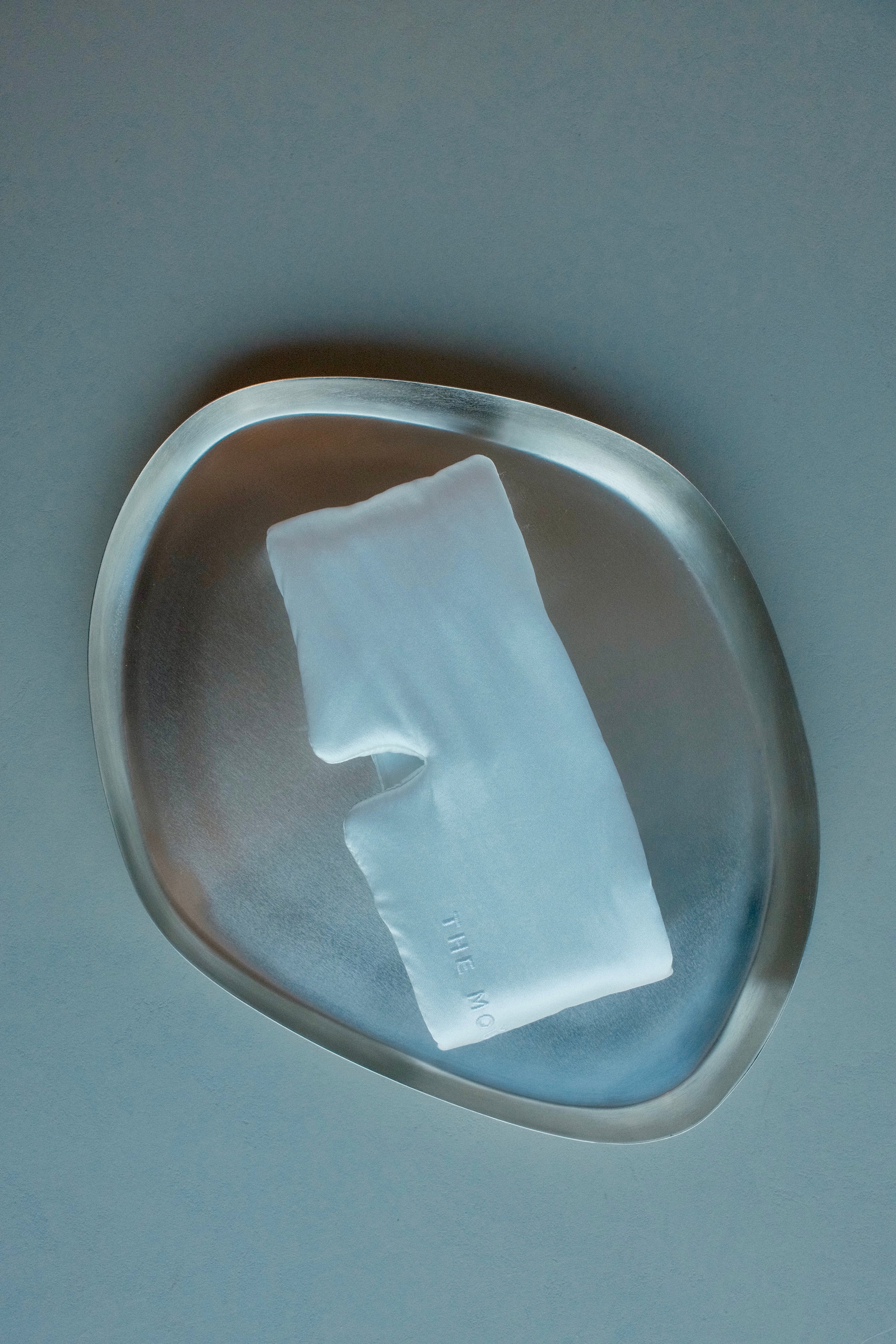 WHITE SILK SLEEPING MASK