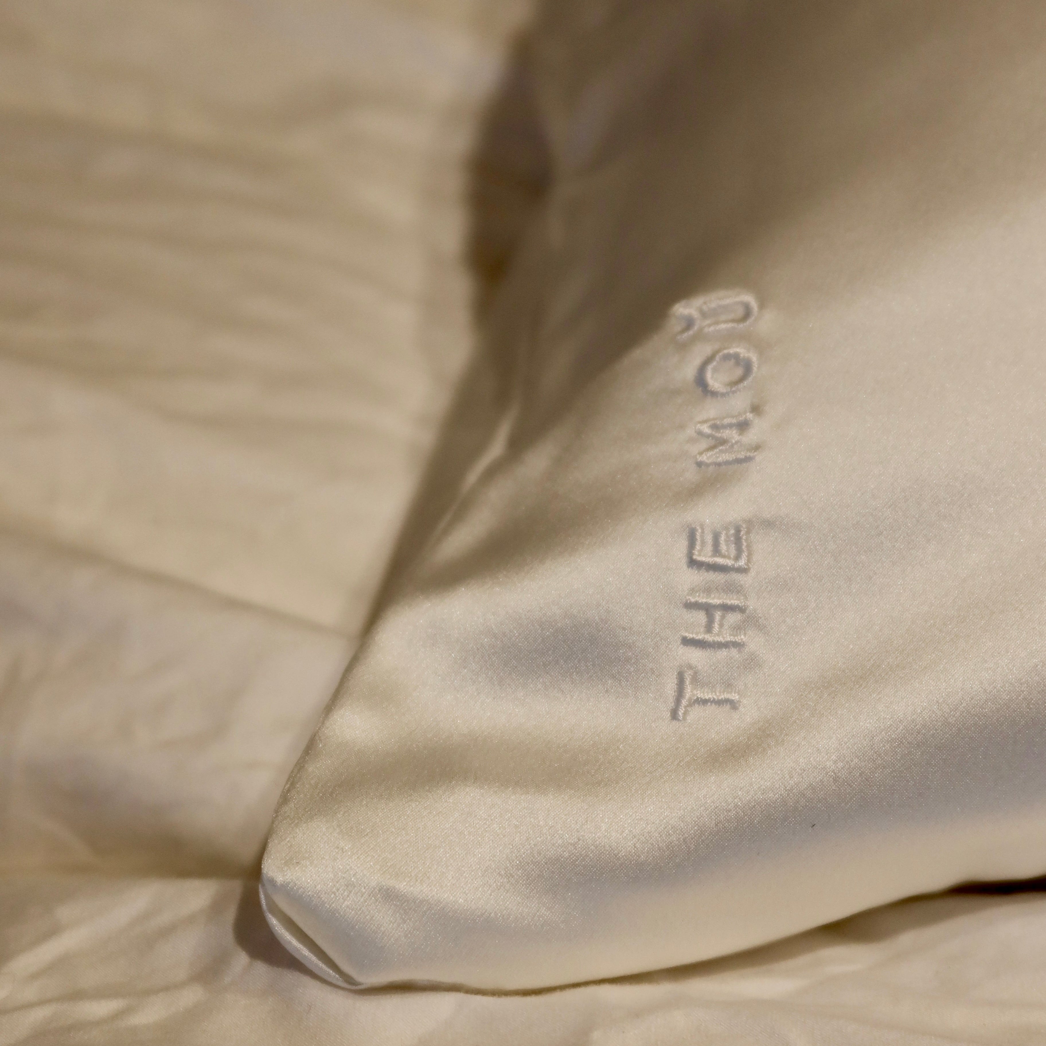 SILK PILLOWCASE