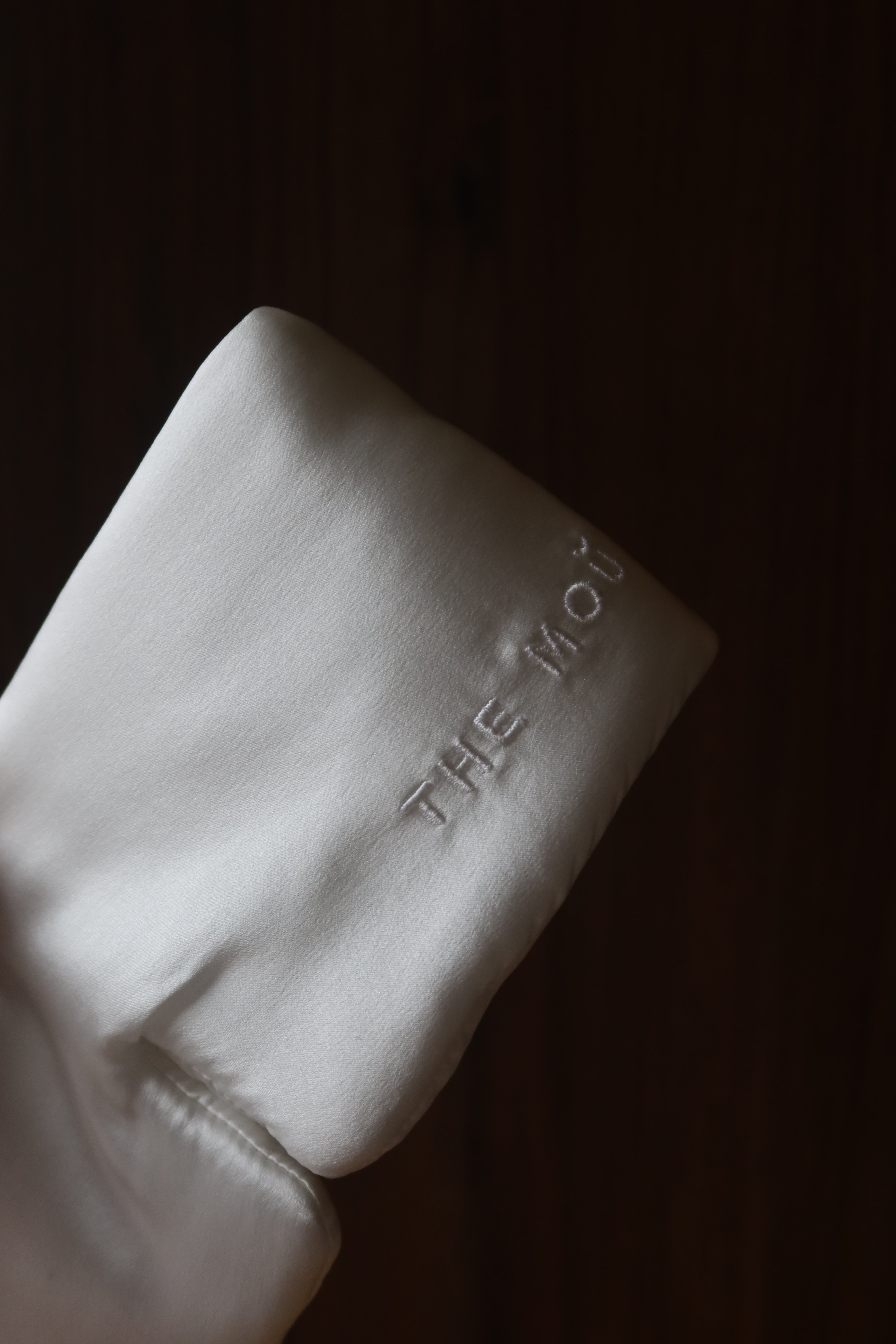 WHITE SILK SLEEPING MASK