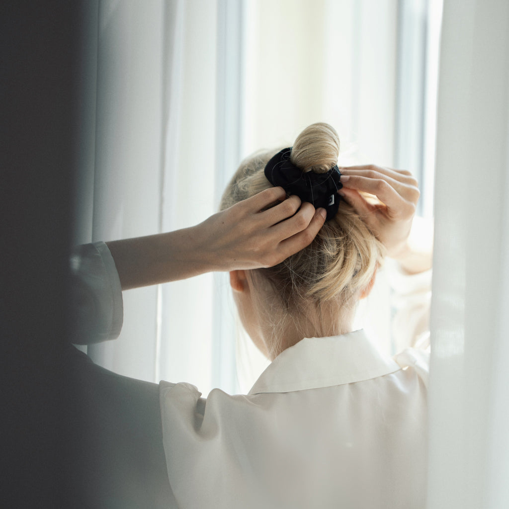 SILK SCRUNCHIE